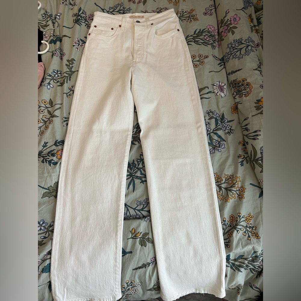 white levi ribcage straight ankle jeans